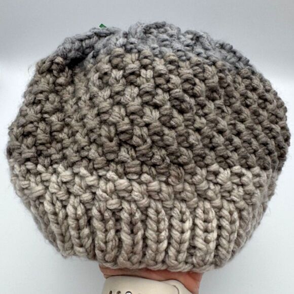 Women’s Gray Beanie Two-Tone Handmade Knit Winter Hat Soft Chunky Yarn One Size - Picture 3 of 9